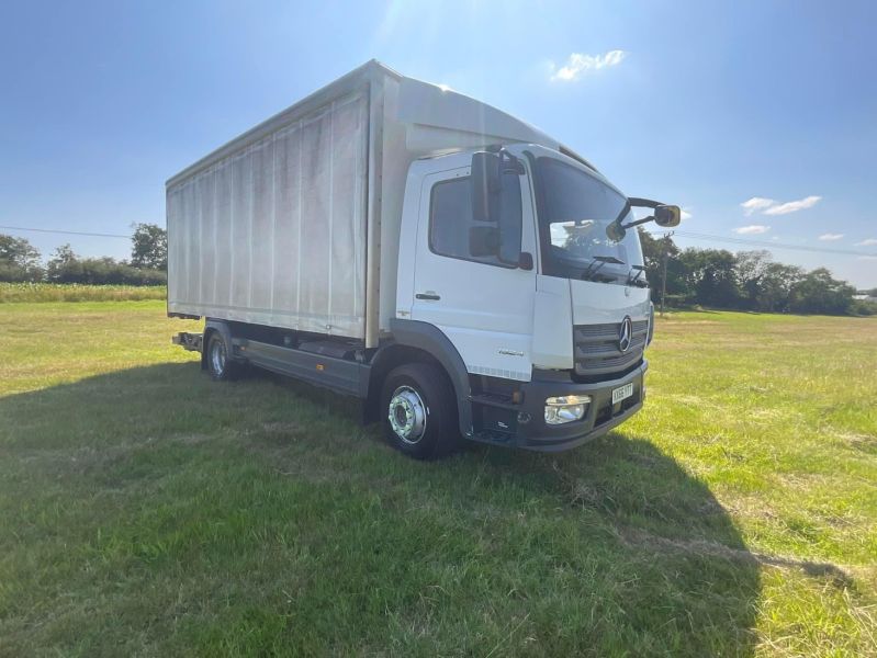 Mercedes Benz  1524 Curtainsider