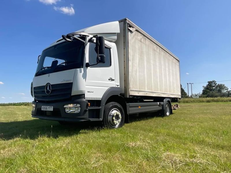 Mercedes Benz  1524 Curtainsider