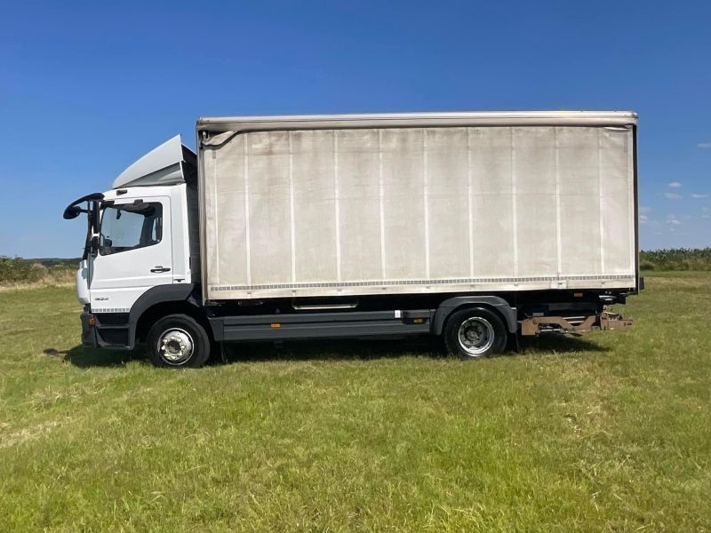 Mercedes Benz  1524 Curtainsider