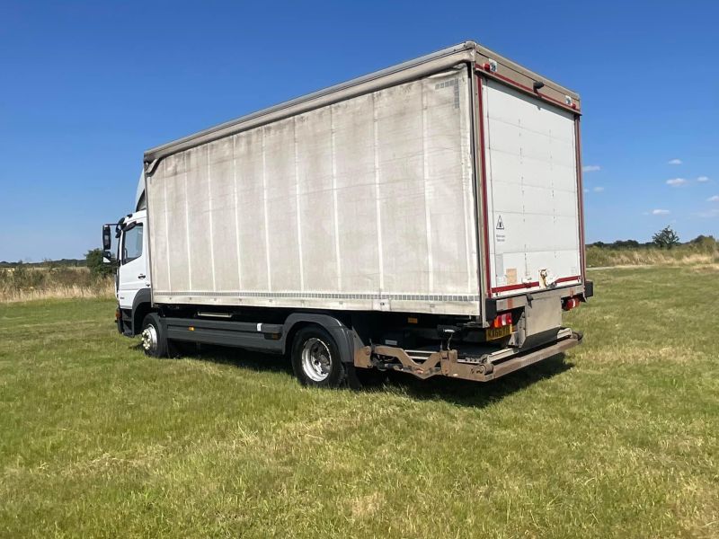 Mercedes Benz  1524 Curtainsider