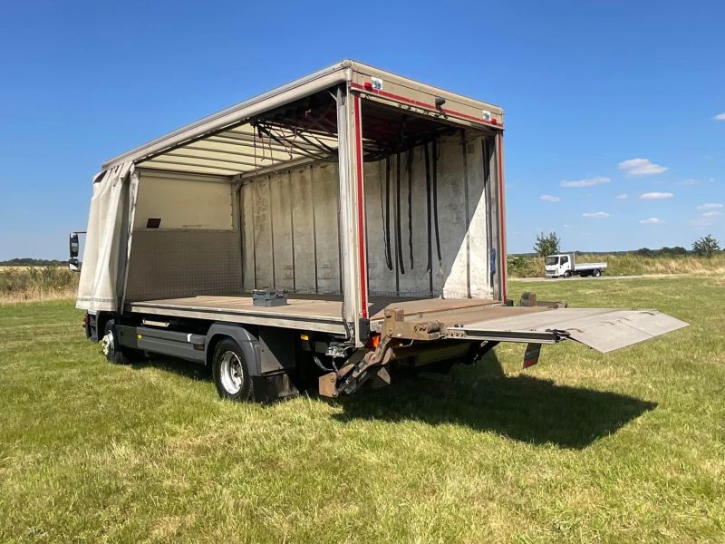 Mercedes Benz  1524 Curtainsider