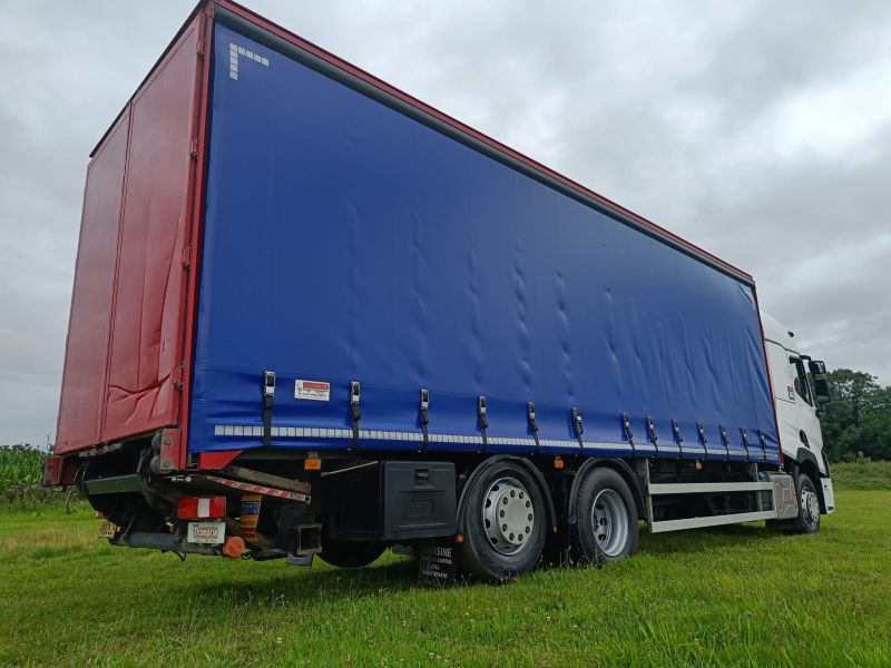 Renault  T380 Curtainsider 