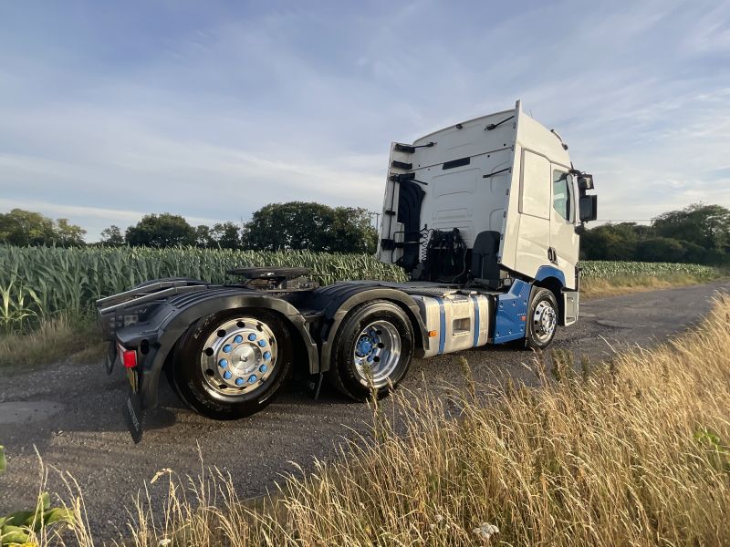 Renault  T Range 520 Tag Axle 