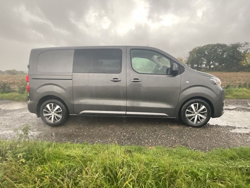 Toyota Proace Design Crew Cab 